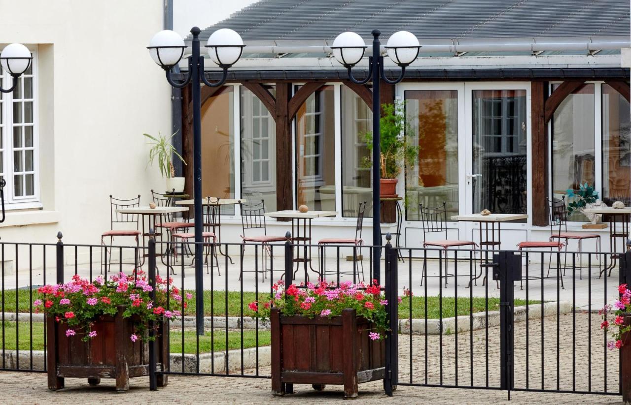 Residence Hoteliere Du Domaine Шабли Екстериор снимка