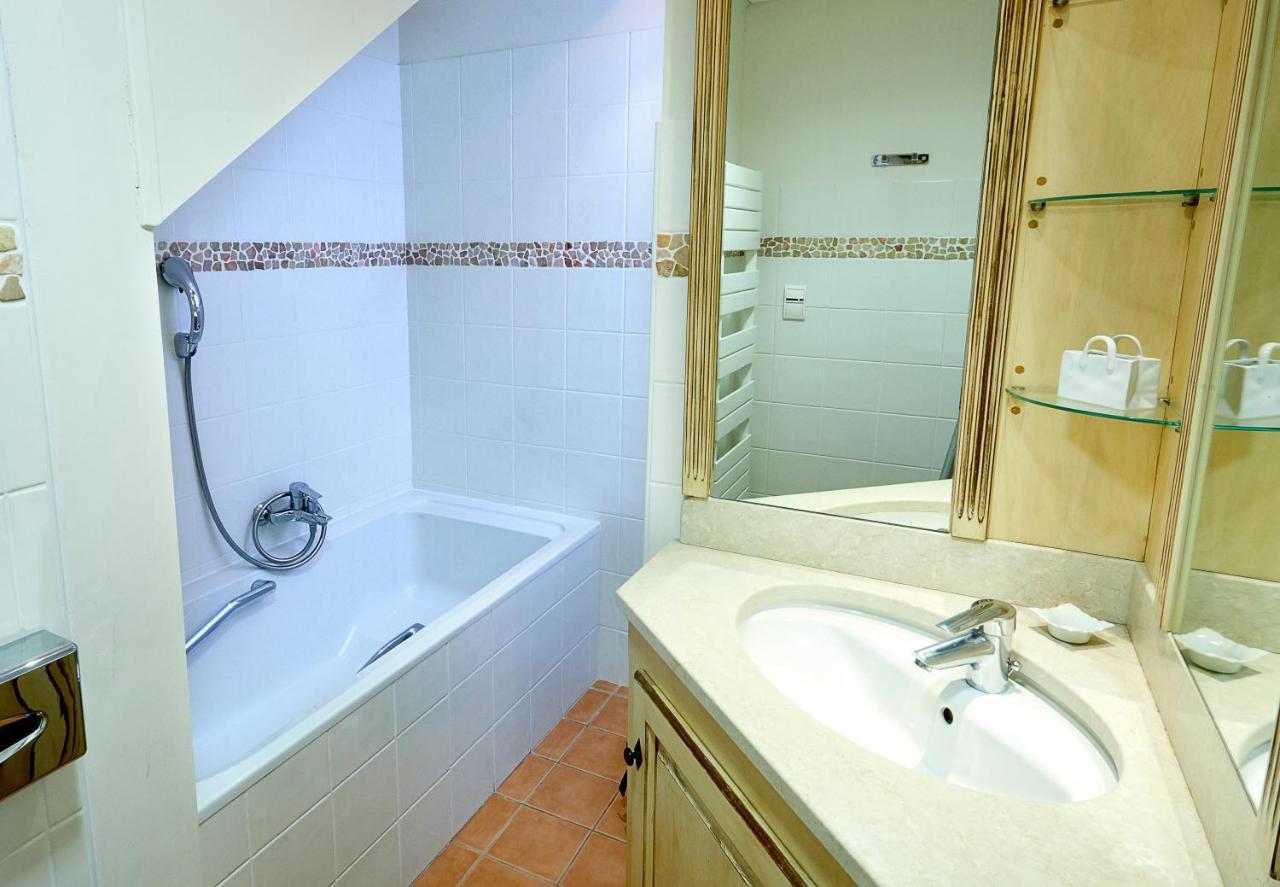 Residence Hoteliere Du Domaine Шабли Екстериор снимка